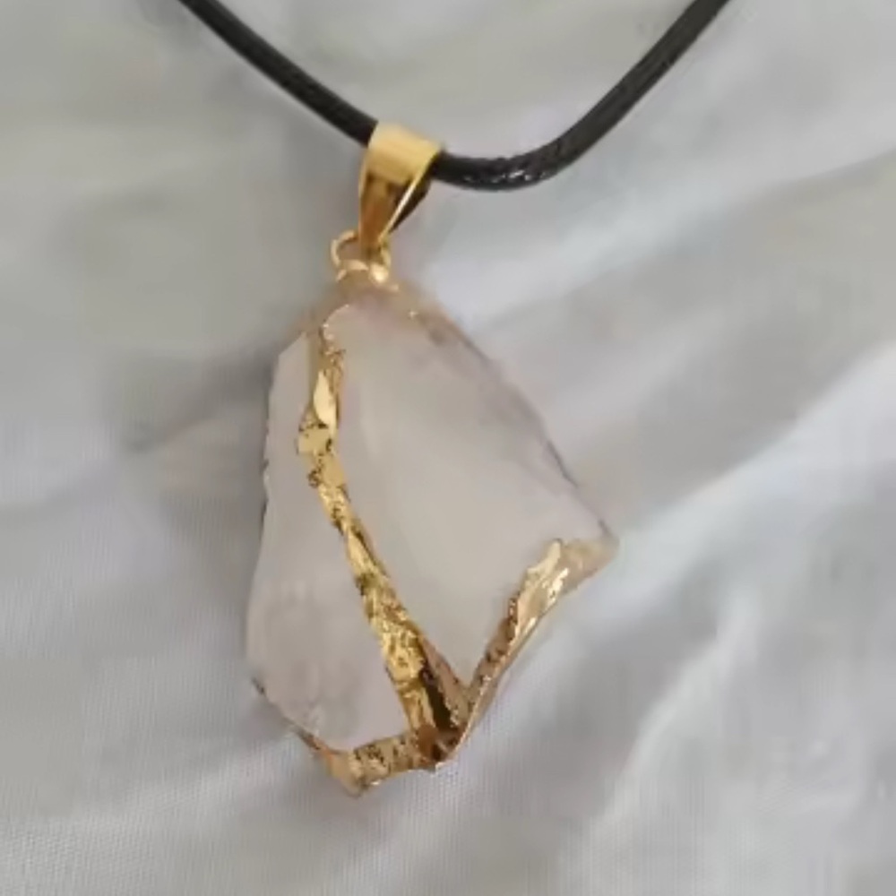 Benefits of Natural clear Quartz: Necklace